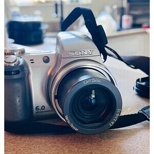 Sony Cyber-shot DSC-H2 Digital Cam 6MP 12x Zoom Carl Zeiss Y2K Vintage Digicam